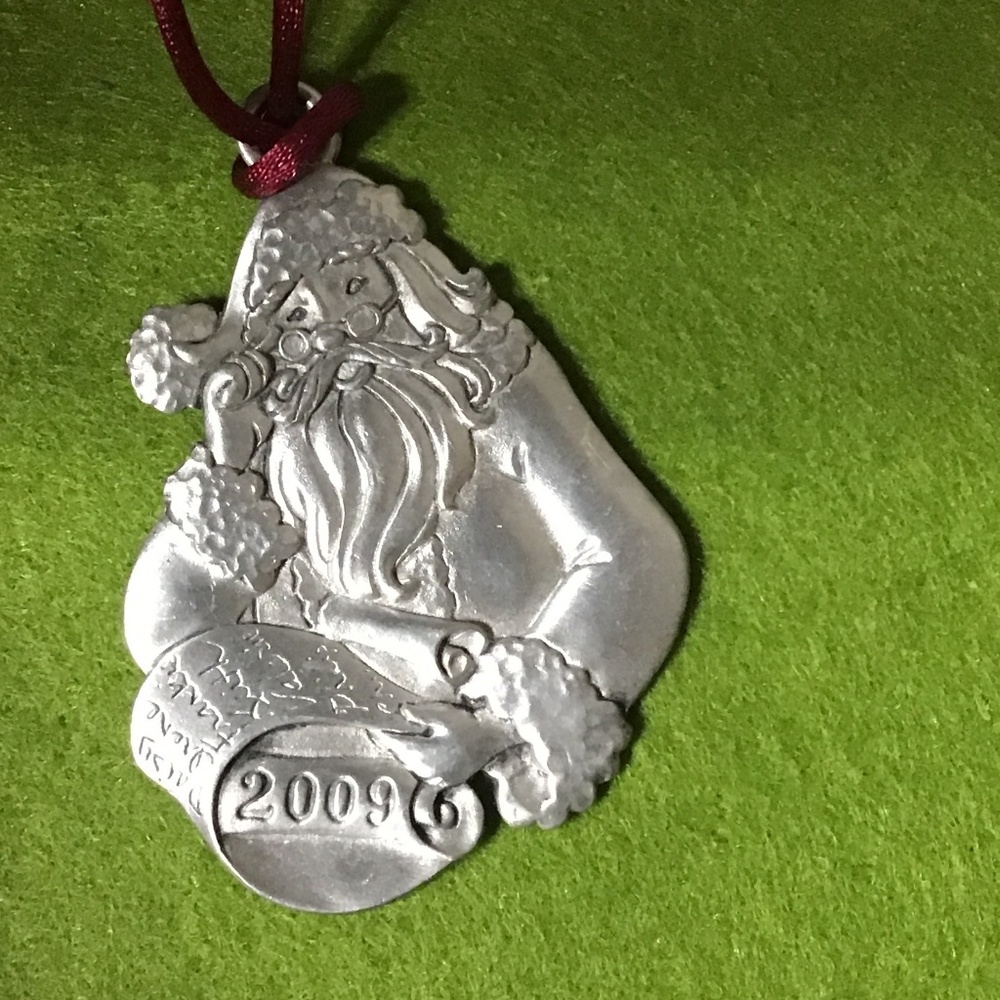Vintage 2009 Pewter Santa Claus Ornament